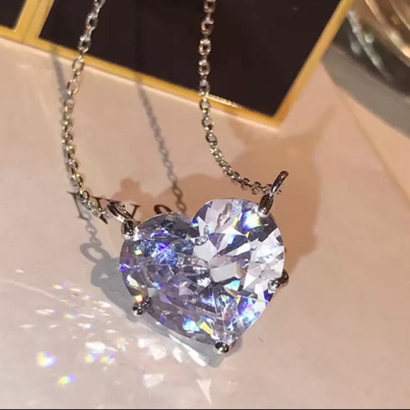 New 4Ct White Sapphire Heart Pendant Necklace - Picture 3 of 7